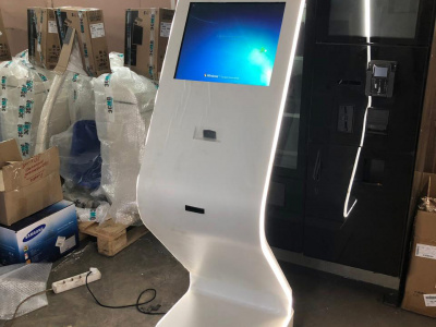 Исходное фото для сенсорного киоска Light